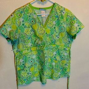 👚Yellow & lime green scrub top 👚